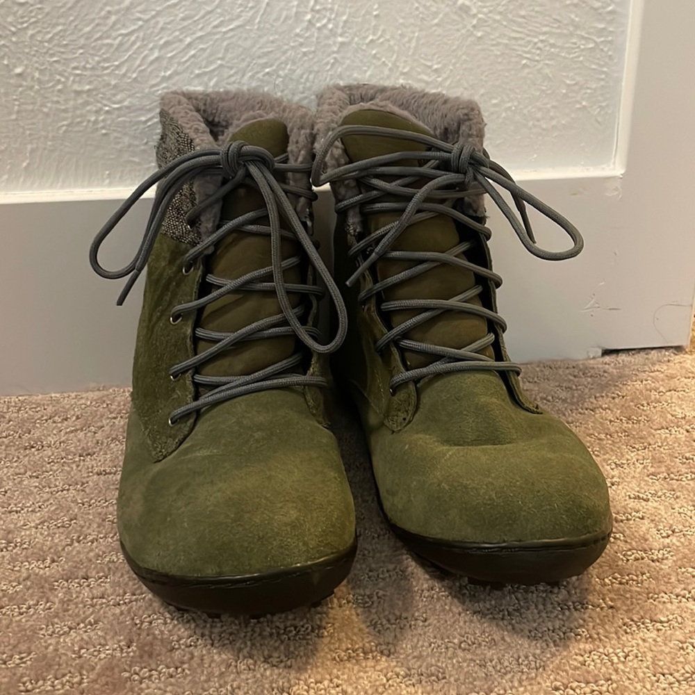 Columbia women’s boots size 7.5
